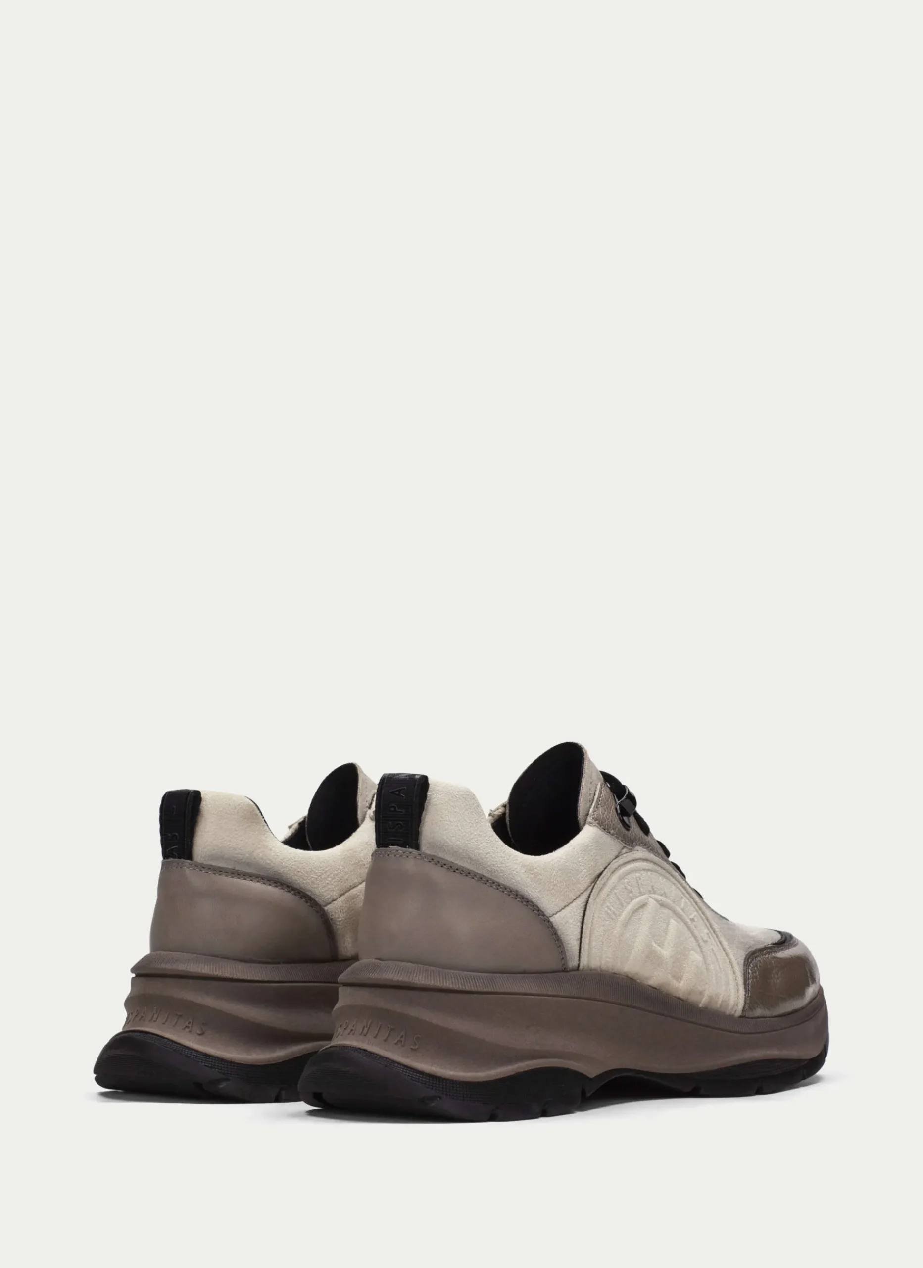 Shop Deportivo Alaska Taupe Marfil Mujer Deportivos